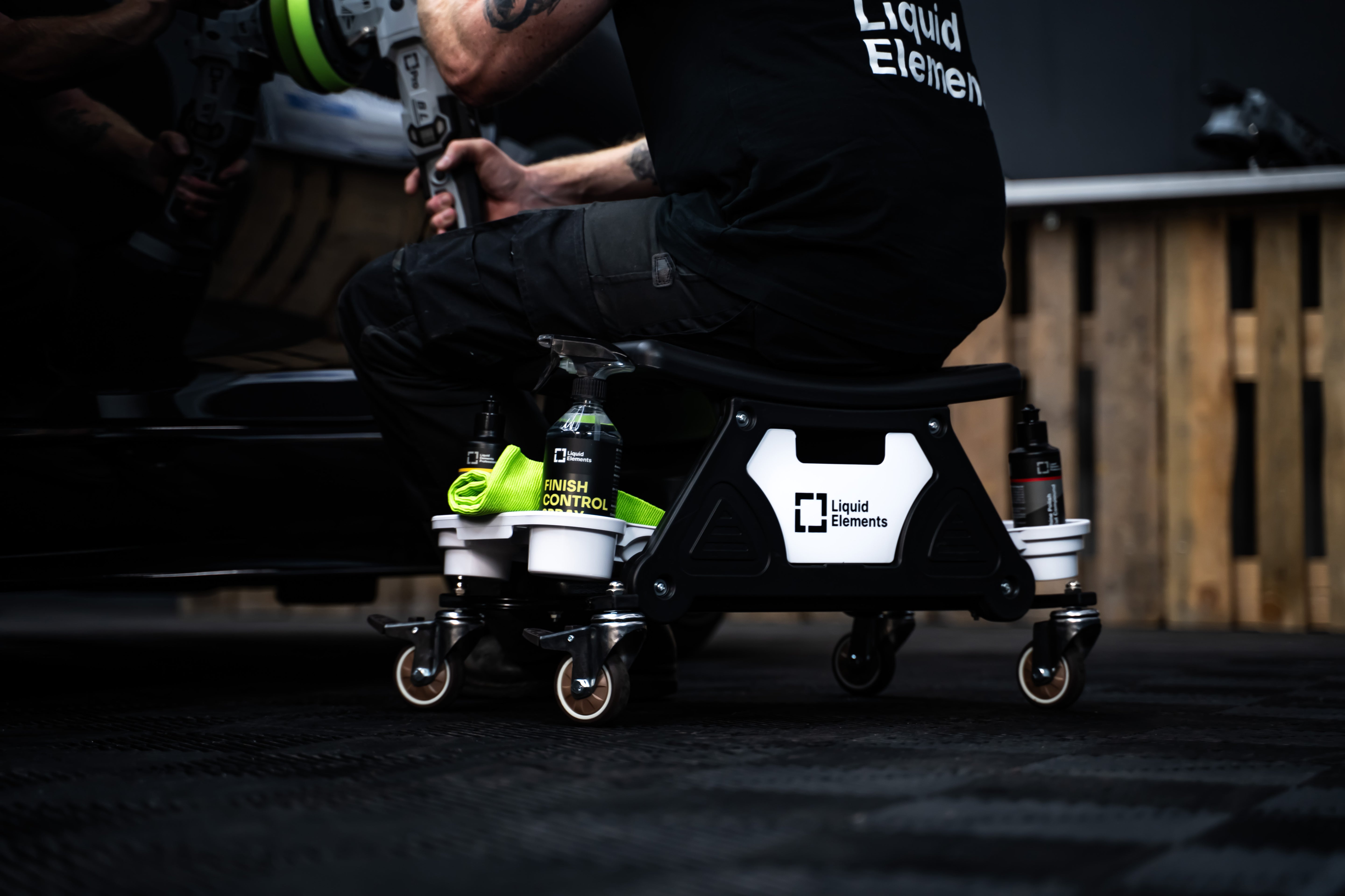 Liquid Elements Detailing Hocker